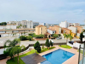 Luminoso apartamento con piscina